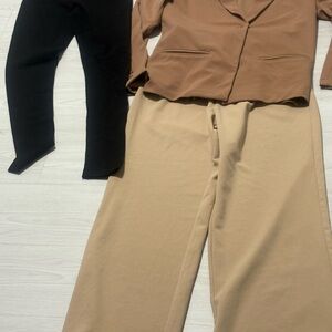 Womsn Pants 2 and 1 blazer Small médium all for $10.